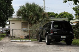 1216-1220 Worthington St in West Palm Beach, FL - Building Photo - Building Photo