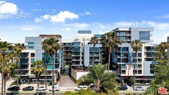 1755 Ocean Ave in Santa Monica, CA - Building Photo