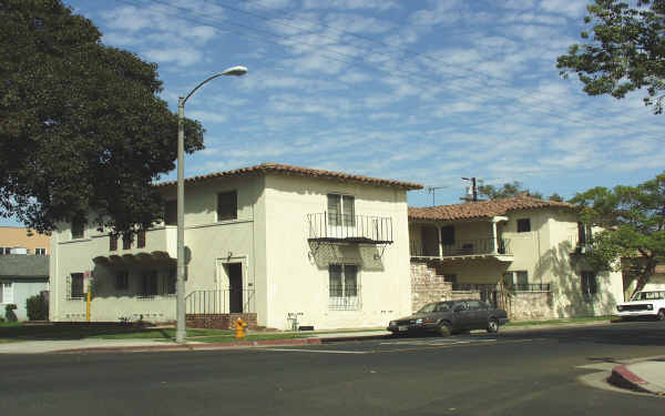 2200 Chestnut Ave in Long Beach, CA - Building Photo