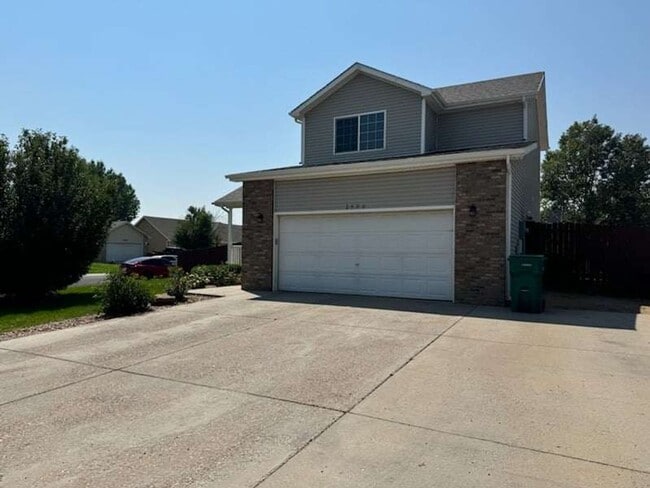 property at 2402 Lagoon Ct