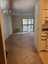 4 Cedar St in Wellesley, MA - Building Photo