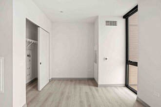 2150 N Elston Ave in Chicago, IL - Building Photo - Building Photo