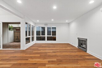 2508 Arizona Ave in Santa Monica, CA - Building Photo - Building Photo