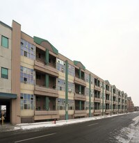 21-71 Sanford Ave N in Hamilton, ON - Building Photo