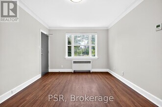 1325 Bayview Ave in Toronto, ON - Building Photo - Building Photo