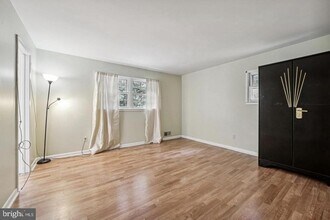 7009 Capitol View Dr in McLean, VA - Building Photo - Building Photo