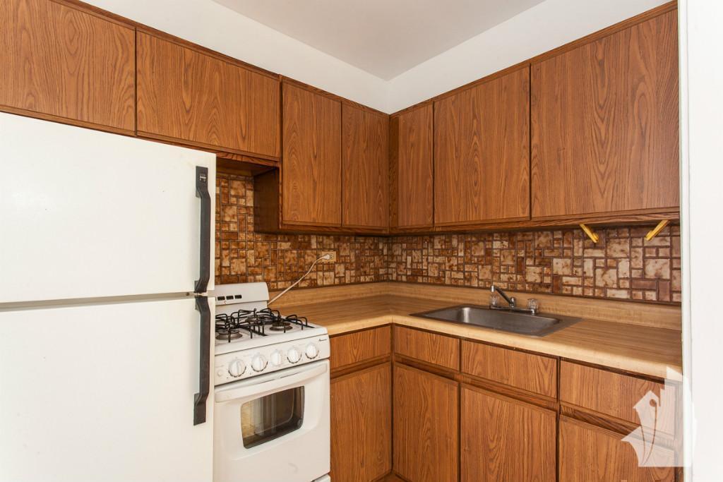 739 W Belmont Ave, Unit 302 in Chicago, IL - Building Photo