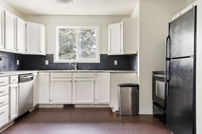 3619 Centre B St NW in Calgary, AB - Building Photo - Building Photo