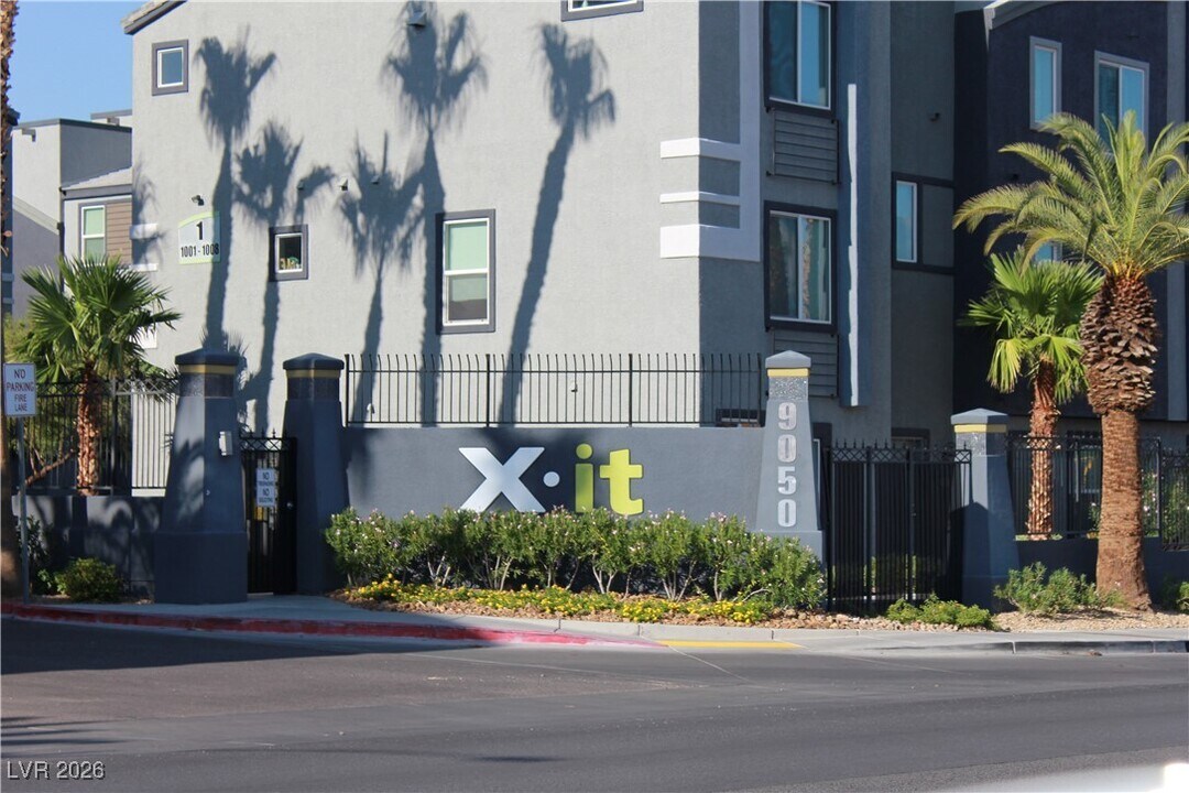 9050 W Tropicana Ave in Las Vegas, NV - Building Photo