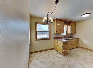 5217 Washburn Ave S in Minneapolis, MN - Foto de edificio - Building Photo