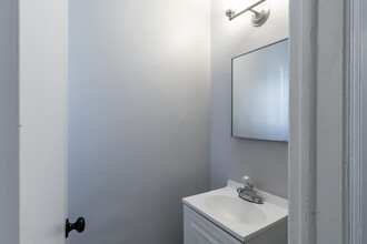 Redstone Townhomes in Flint, MI - Building Photo - Interior Photo