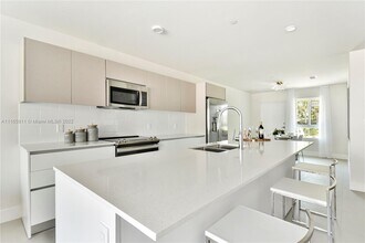 2505 NE 193rd St, Unit 4114 in Aventura, FL - Building Photo - Building Photo