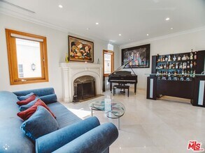 9033 Cresta Dr in Los Angeles, CA - Foto de edificio - Building Photo