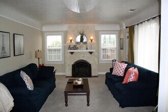 121 Elmwood Ct in Modesto, CA - Building Photo - Building Photo