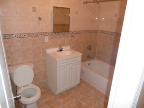 2111 Dix Ave, Unit 3 Fl in Far Rockaway, NY - Building Photo - Building Photo