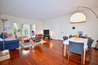 2425 Underwood St, Unit 346 in Houston, TX - Building Photo - Building Photo