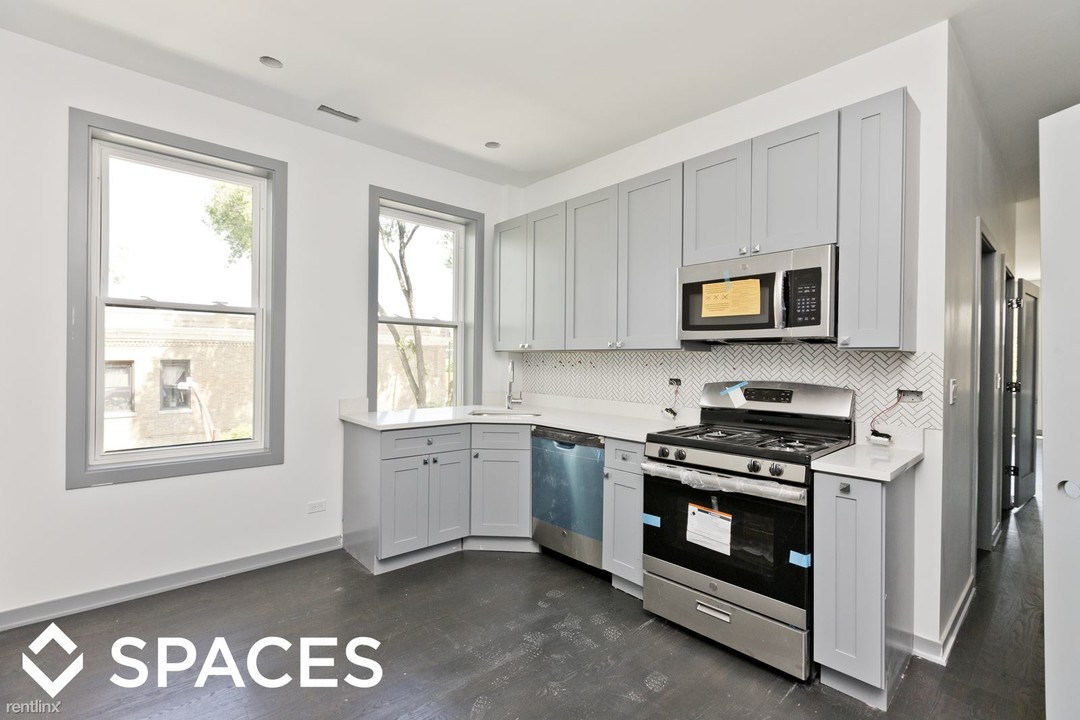 2834 W Diversey Ave-Unit -Unit 1-3F in Chicago, IL - Building Photo