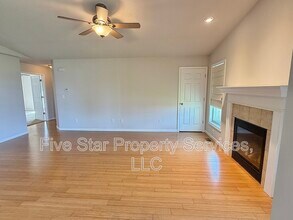 1400 School House Ln in Chatham, IL - Building Photo - Building Photo