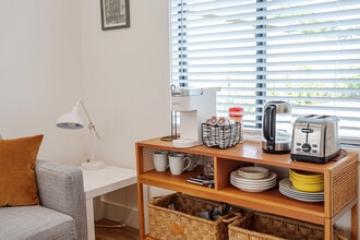 5534 Alcove Ave, Unit 2 in Los Angeles, CA - Foto de edificio - Building Photo