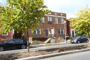 3322 Sherman Ave NW in Washington, DC - Foto de edificio - Building Photo