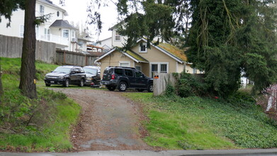 1409 Monroe Ave NE in Renton, WA - Building Photo - Building Photo