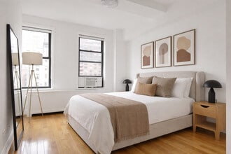 241 E 39th St in New York, NY - Building Photo - Building Photo