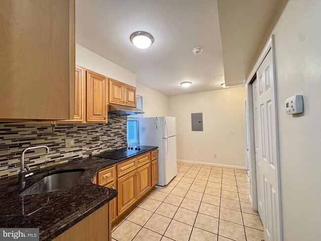 2102 S Broad St, Unit 2 in Philadelphia, PA - Building Photo - Building Photo