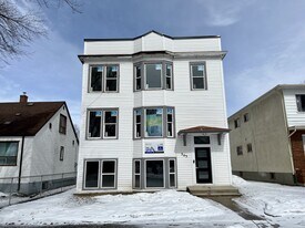 203 Yale Ave E in Winnipeg, MB - Building Photo