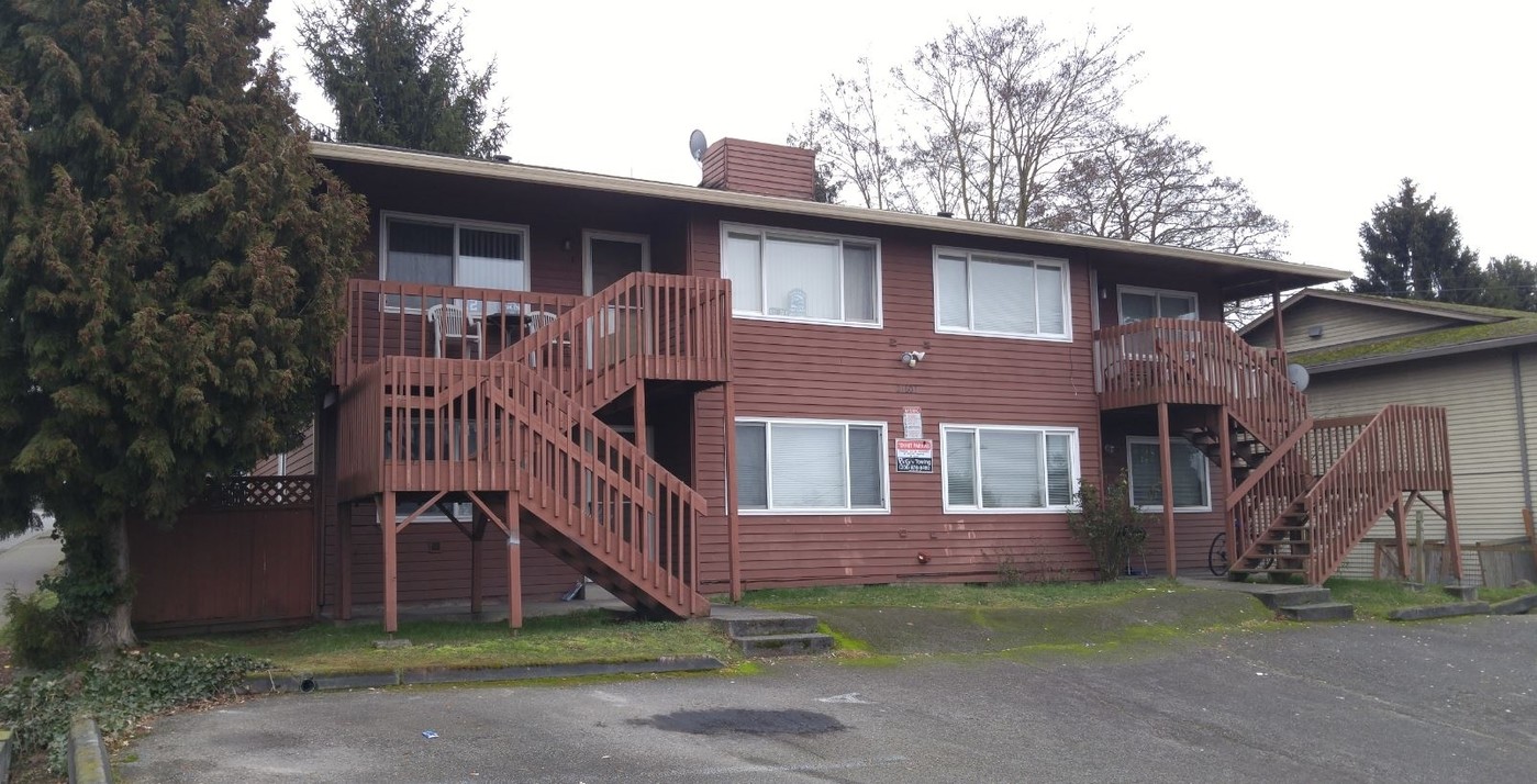 21614 29th Ave S in Des Moines, WA - Building Photo