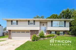 3 Lake Superior Dr in St. Peters, MO - Building Photo