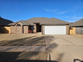 1109 NE 8th St in Moore, OK - Building Photo