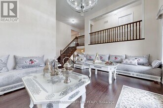 4 Flay Ct in Innisfil, ON - Building Photo - Building Photo