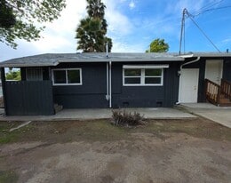 13451 Lakeshore Dr in Clearlake, CA - Building Photo