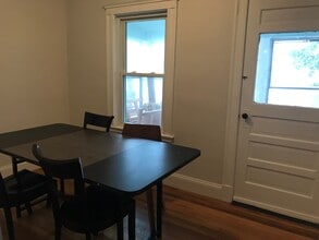 21 Renfrew St, Unit 21-1 in Medford, MA - Foto de edificio - Building Photo