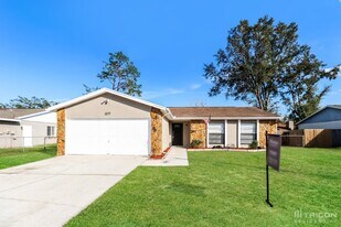 1237 Edgerton Dr in Valrico, FL - Building Photo