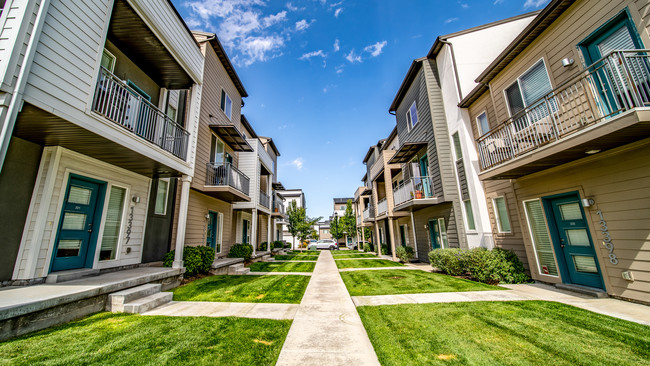 Solameer Townhomes in Herriman, UT - Foto de edificio - Building Photo