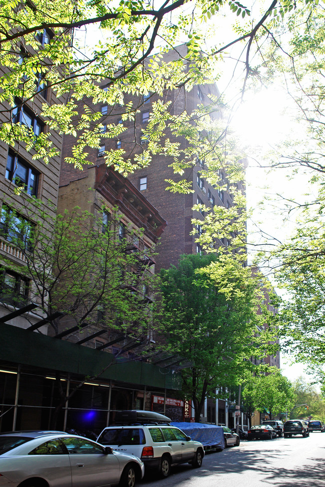 Oxford Apartments in New York, NY - Building Photo - Building Photo