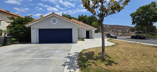 543 Chelsea Way in Corona, CA - Building Photo - Building Photo