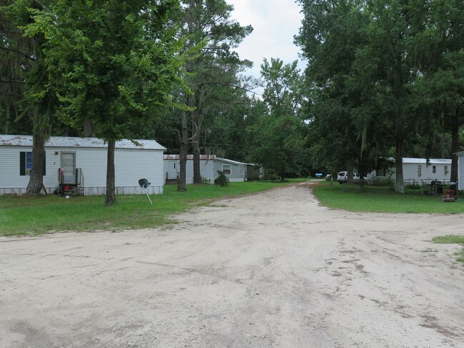 2800 County Road 13A S in Elkton, FL - Foto de edificio - Building Photo