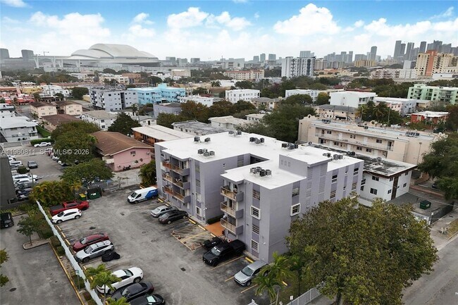 1661 SW 3rd St in Miami, FL - Foto de edificio - Building Photo