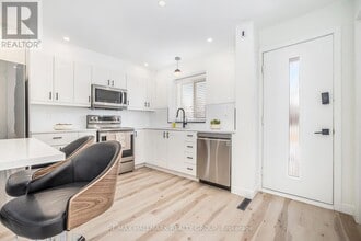 97 Pickford Dr in Ottawa, ON - Building Photo - Building Photo
