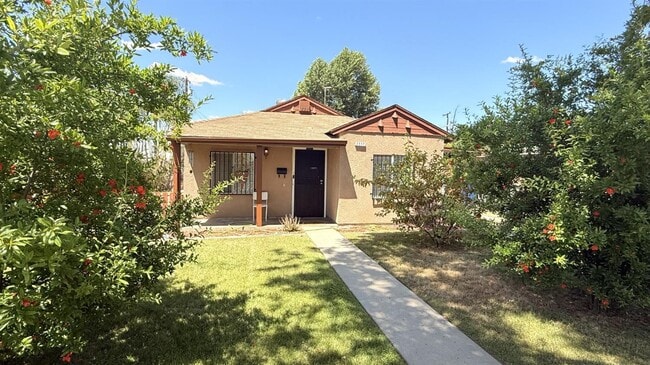 property at 3517 E Lamona Ave