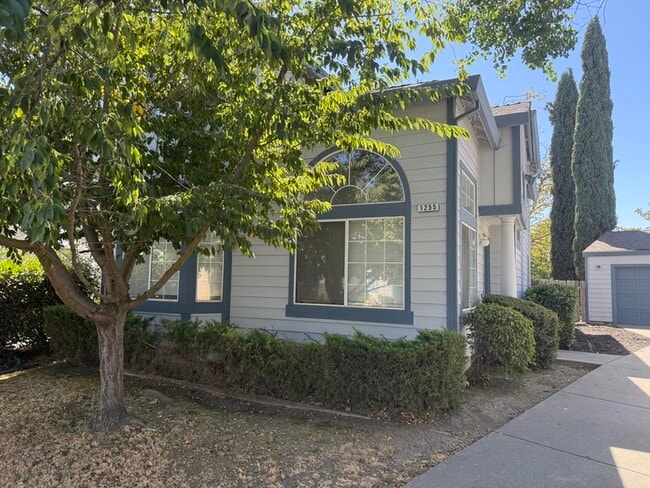 property at 1255 Farragut Cir