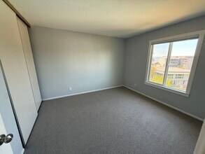960 Shorepoint Ct, Unit 300 in Alameda, CA - Building Photo - Building Photo