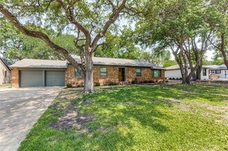 5831 Elderwood Dr in Dallas, TX - Building Photo - Building Photo