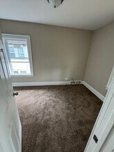 883 Alhambra Rd in Cleveland, OH - Foto de edificio - Building Photo