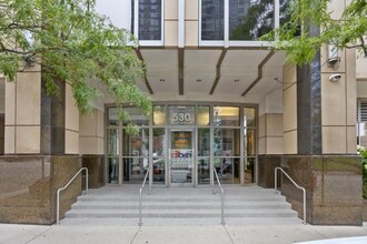 530 N Lake Shore Dr in Chicago, IL - Building Photo - Building Photo