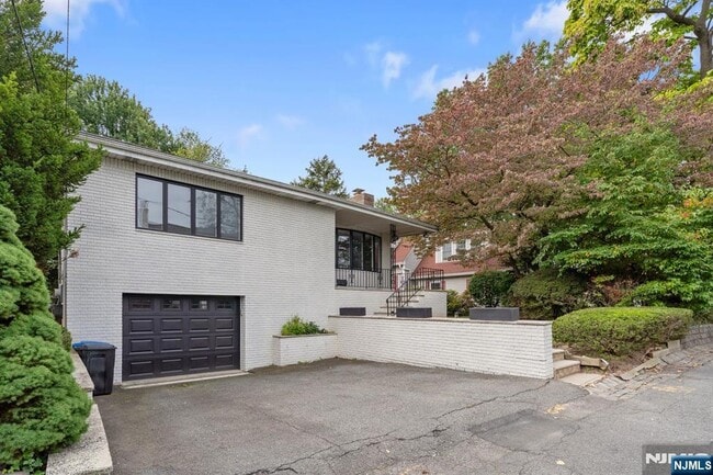 15 Barnes Dr in Ridgefield Park, NJ - Building Photo - Building Photo
