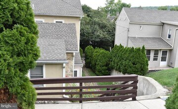 667 Easton Rd in Riegelsville, PA - Building Photo - Building Photo