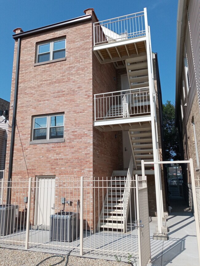 2626 S Throop St, Unit #2 in Chicago, IL - Building Photo - Building Photo